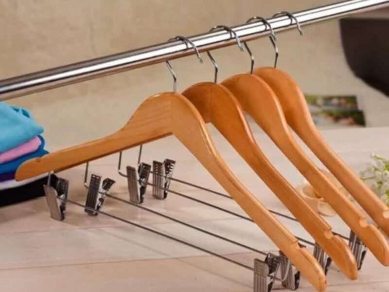 Cabides De Madeira Com Pinças De Metal: O Guardião Perfeito Do Seu Guarda-Roupa